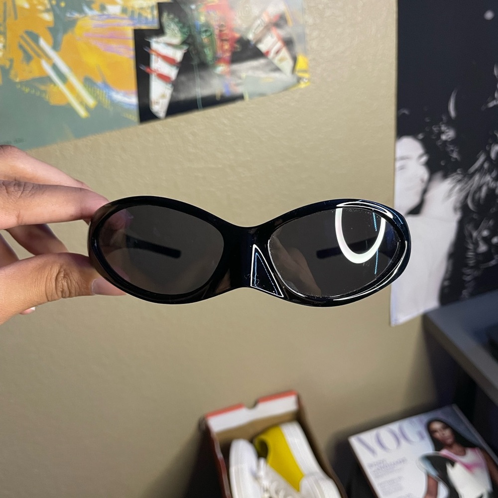 Black Futuristic Y2K Oval Lens Unisex Sunglasses